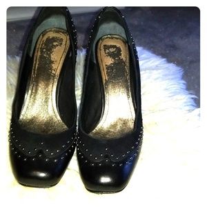 Black leather and suede pumps